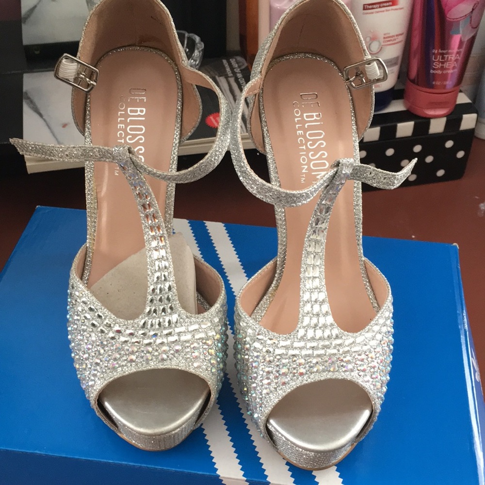 Heels - Picture 3 of 7